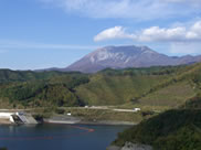 晩秋の大山と下蚊屋ダム