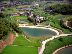 【写真】洪水調節機能を併せ持ったため池（山神下池・まんのう町）