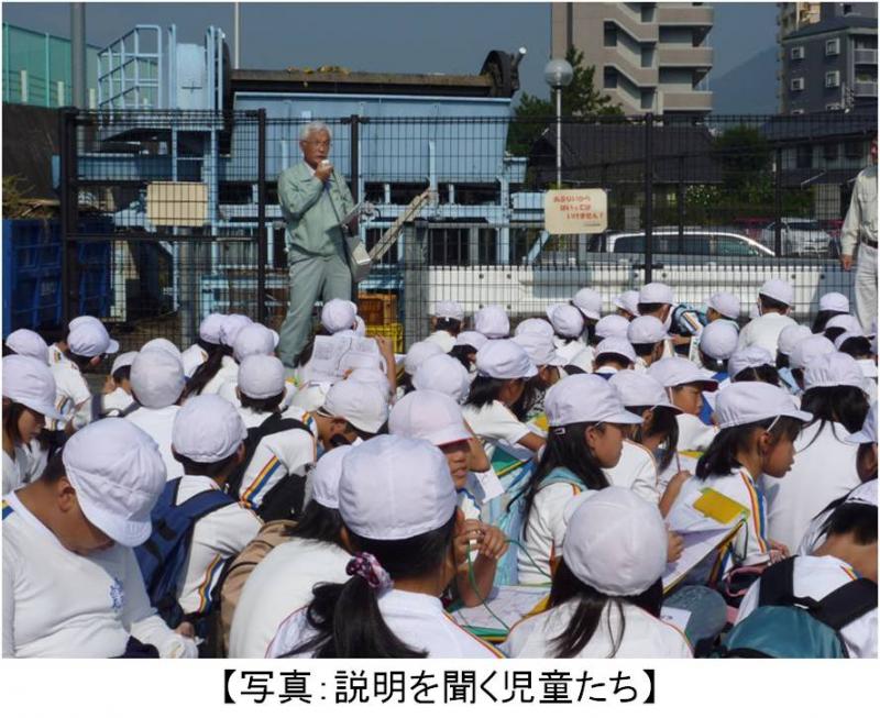 除塵機前で説明
