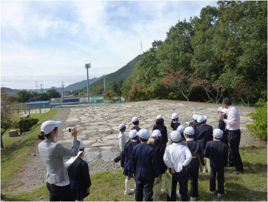 巻石の見学