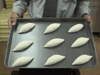 (4)レモン型に成型し発酵前