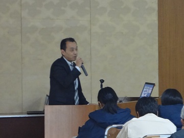 説明を行う長峰技術安全室長