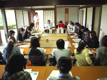 「大学生を対象とした農業体験と意見交換会」の開催:意見交換会