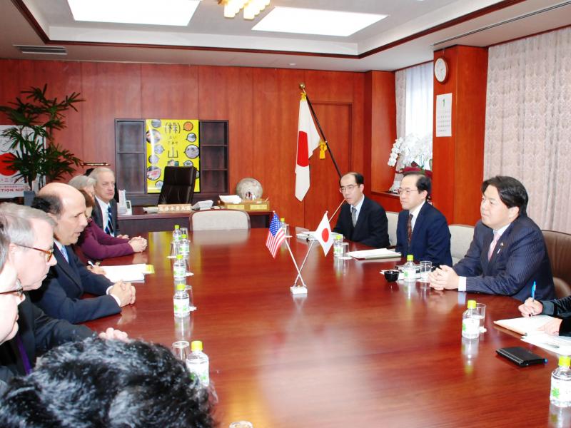 Minister Hayashi and US Ambassador John Roos