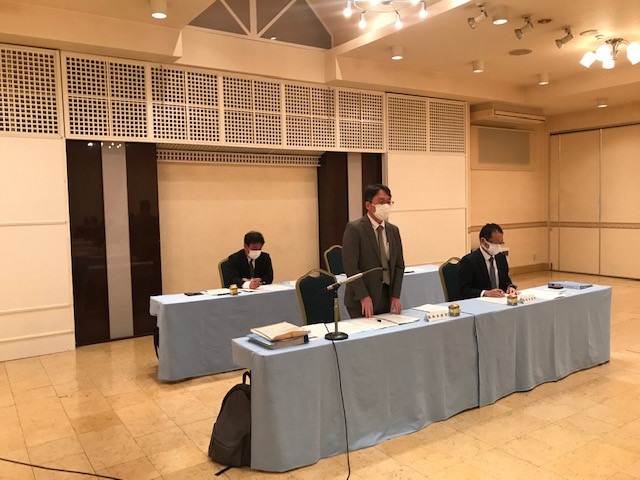 説明を受ける協議会担当者