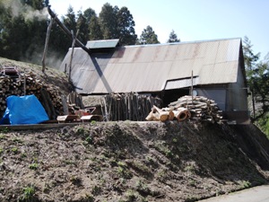  炭焼き小屋
