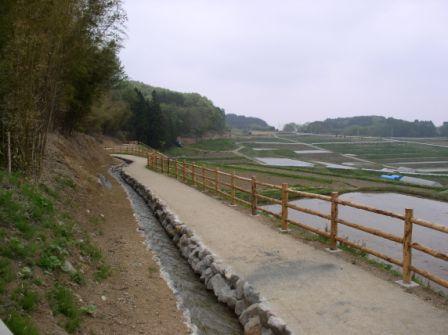 八反歩遊歩道（水路）