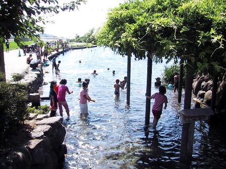 尾田川公園での水遊び