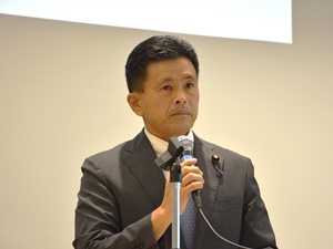 挨拶を行う上月農林水産大臣政務官