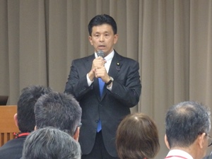 挨拶を行う上月農林水産大臣政務官