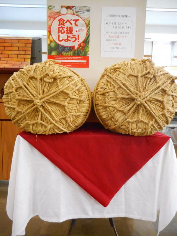 食事風景(左:東北農政局長)