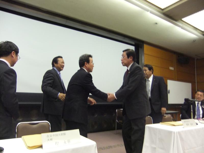 鹿野大臣と在京中国大使館 程大使
