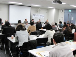 会場の皆さんとの意見交換の様子