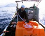 男性会員参加後の海水採取
