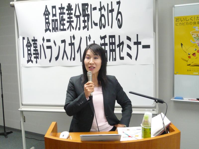 鶴見氏説明風景