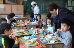 米飯給食の風景