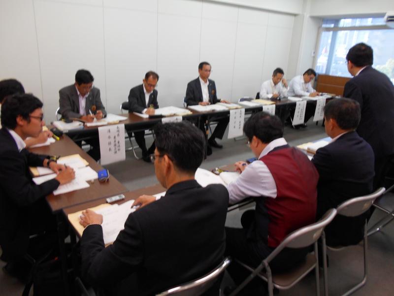 キャラバンでの説明会の様子