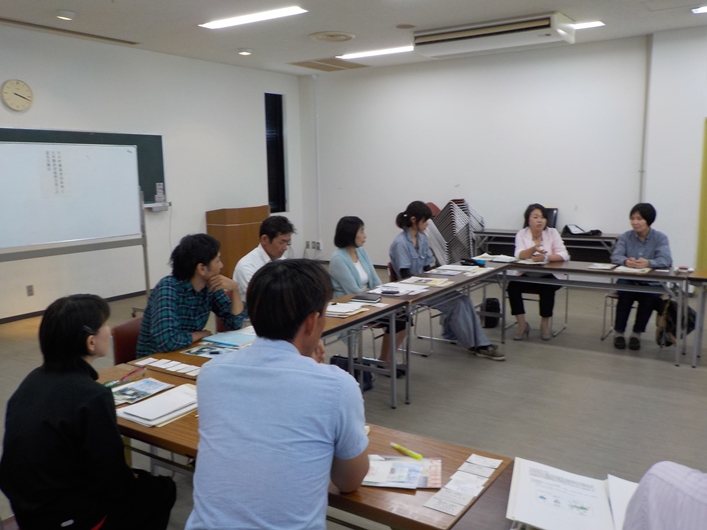 意見交換に参加された研修生など