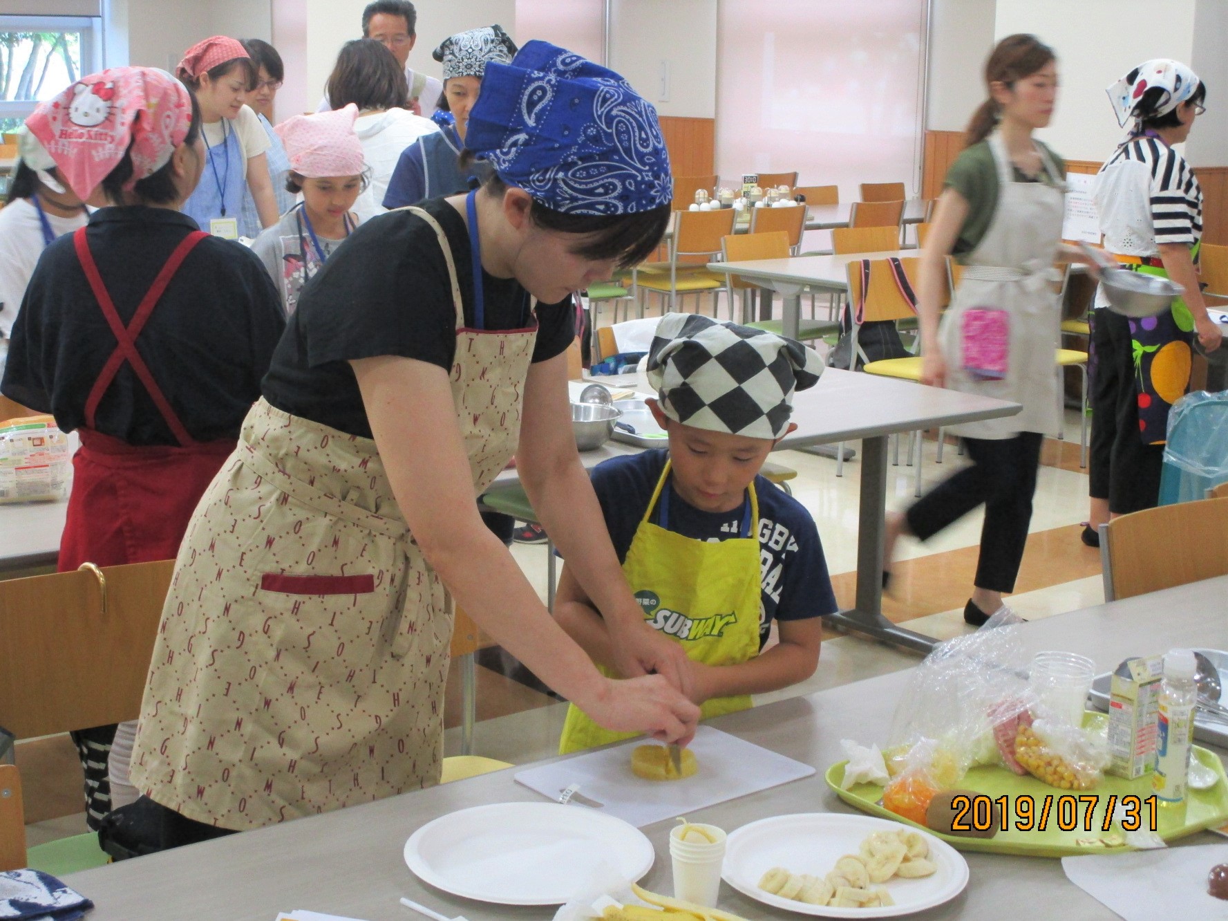 3 親子料理教室「米粉でいっしょに作ろう！」1（九州農政局生産部生産振興課）