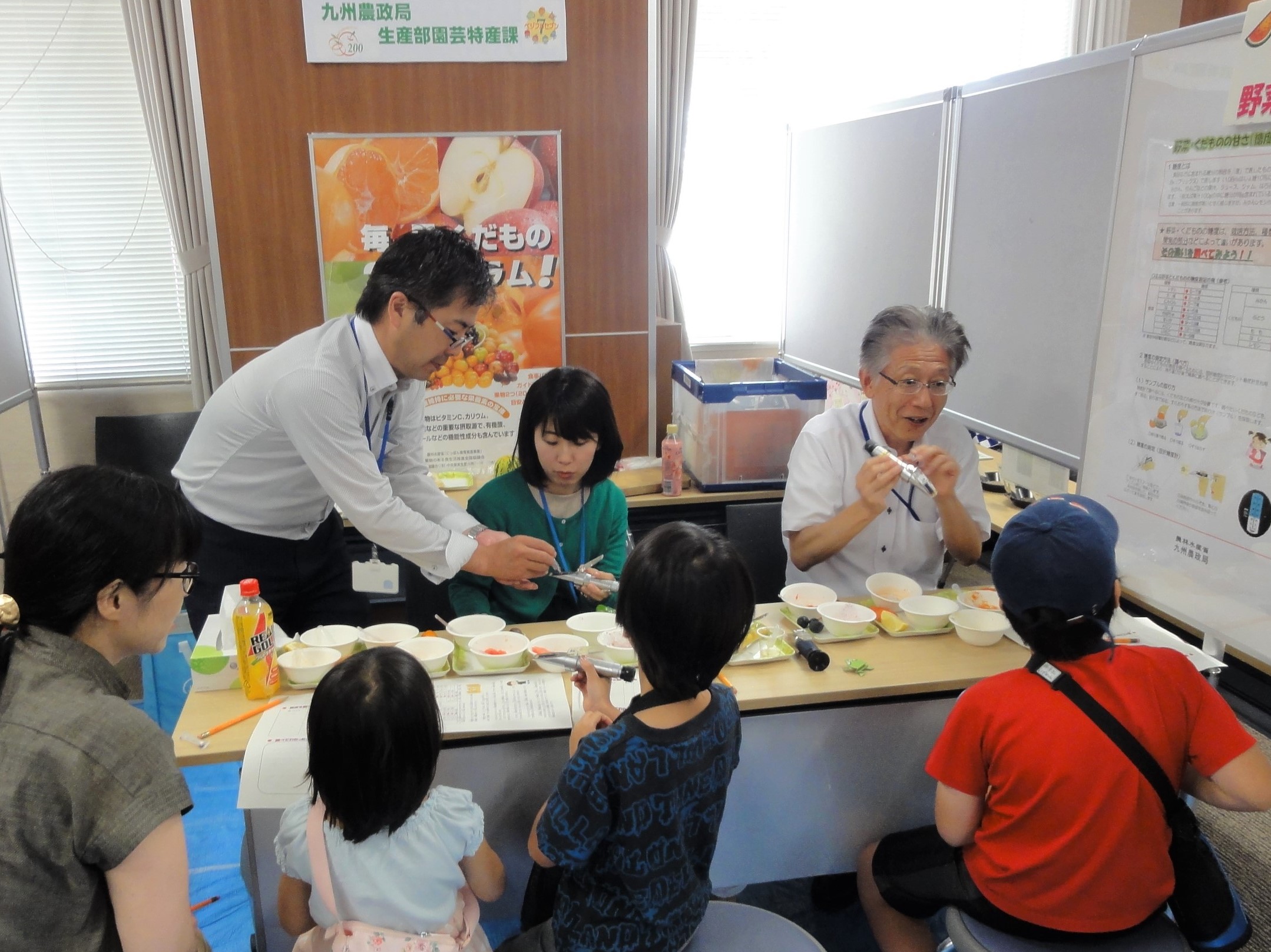 2 野菜・果物の甘さ(糖度)測定