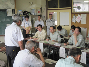 女川町長及び漁業関係者と意見交換を行う鹿野農林水産大臣