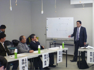 遠野市の葉たばこ廃作農家と意見交換する岩本農林水産副大臣3