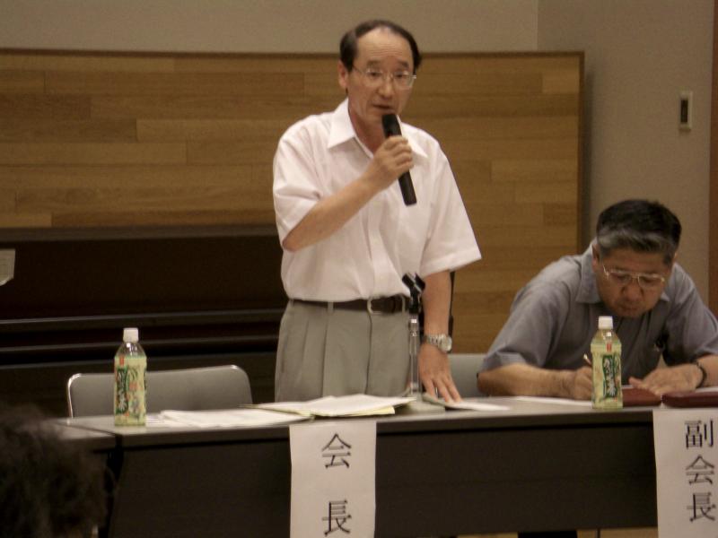 挨拶する竹谷会長