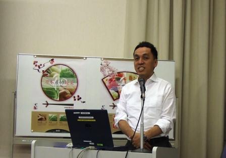 講演される南川社長