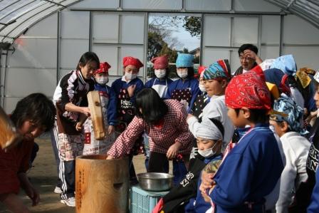 寺津小学校餅つき
