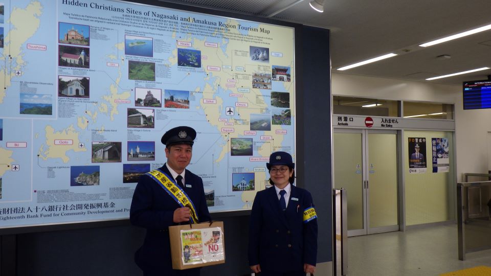 広報活動後の家畜防疫官2名の集合写真