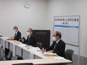 御意見、御要望に回答する吉永消費・安全部長