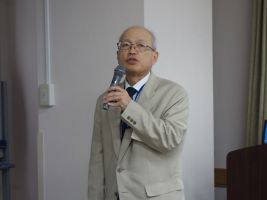 講座中の講師