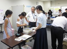 1日1人当たりの食べたお米、148グラムの計量の様子