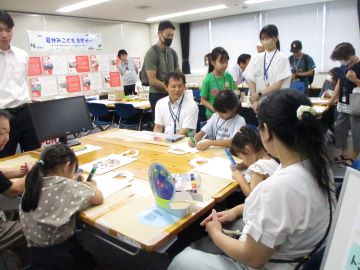 知って 作ろう ニッポンフードシフトお絵かきトートコーナーの様子
