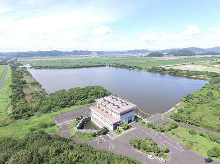 寺間排水機場と遊水池（令和元年9月撮影）