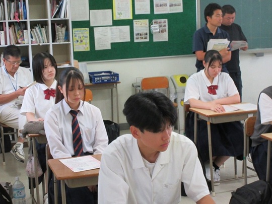講義を聴く姿勢は真剣