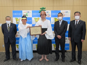 市長ほか関係者との記念写真
