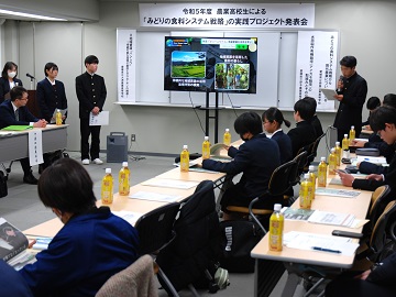 高校生の発表の様子