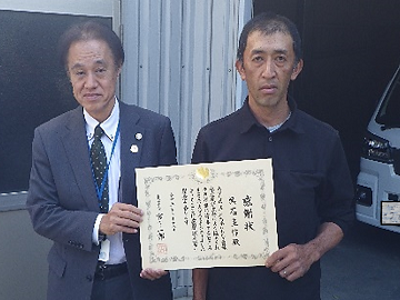 呉石圭作さん(右)