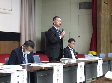 あいさつを行う関(せき)地方参事官