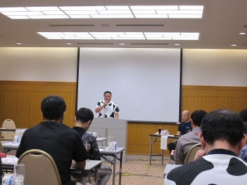 安全第一を呼びかける 西中代表理事専務の様子