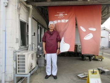 筒井製菓　筒井社長