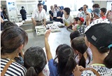 夏休み親子で「魚市場見学とちょっと得する食べ物の話」を開催