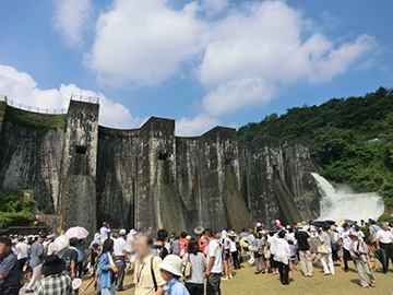 石積み式5連アーチの豊念池