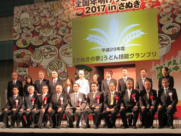 各賞受賞者と記念写真