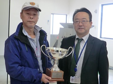 高尾社長（左）と加藤地方参事官