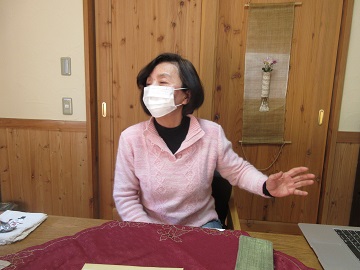 活動について話される尾崎氏