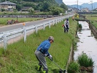 水路の草刈り