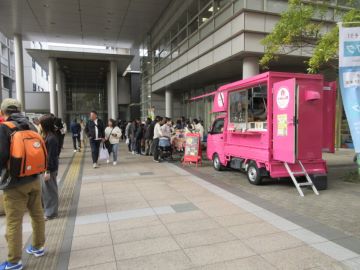 エントランスでの出店の様子