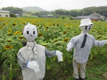 老人クラブ作成のかかし